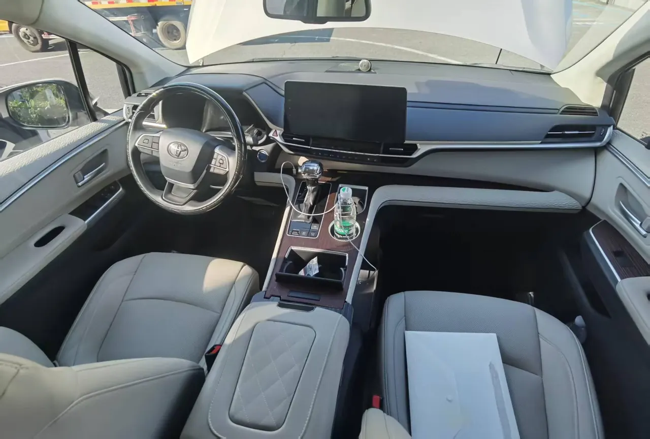 Toyota 2021 Sana 2.5 Stepless Deluxe Edition Automatic Gear 3