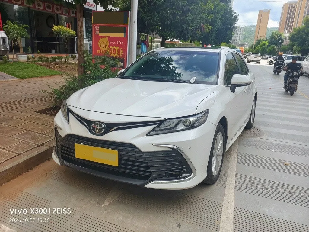 Открыть галерею: Toyota 2021 Camry 2.0G Stepless Deluxe Edition Automatic Gear