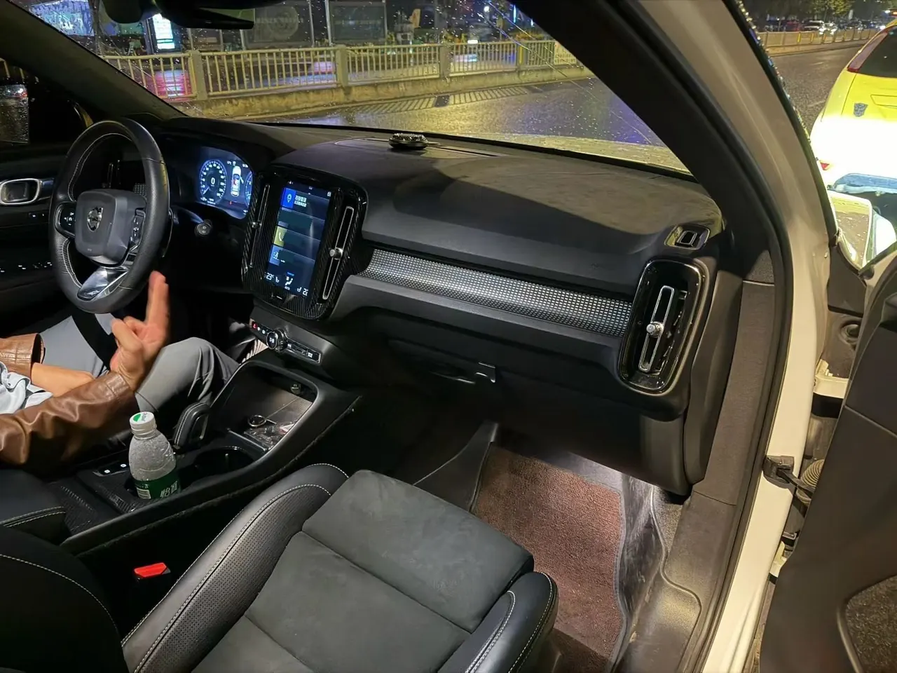 Volvo 2020 XC40 2.0T T4 4-wheel drive Zhiyuan Deluxe Edition Automatic Gear 2