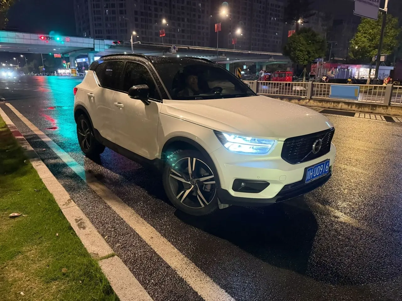 Volvo 2020 XC40 2.0T T4 4-wheel drive Zhiyuan Deluxe Edition Automatic Gear 6