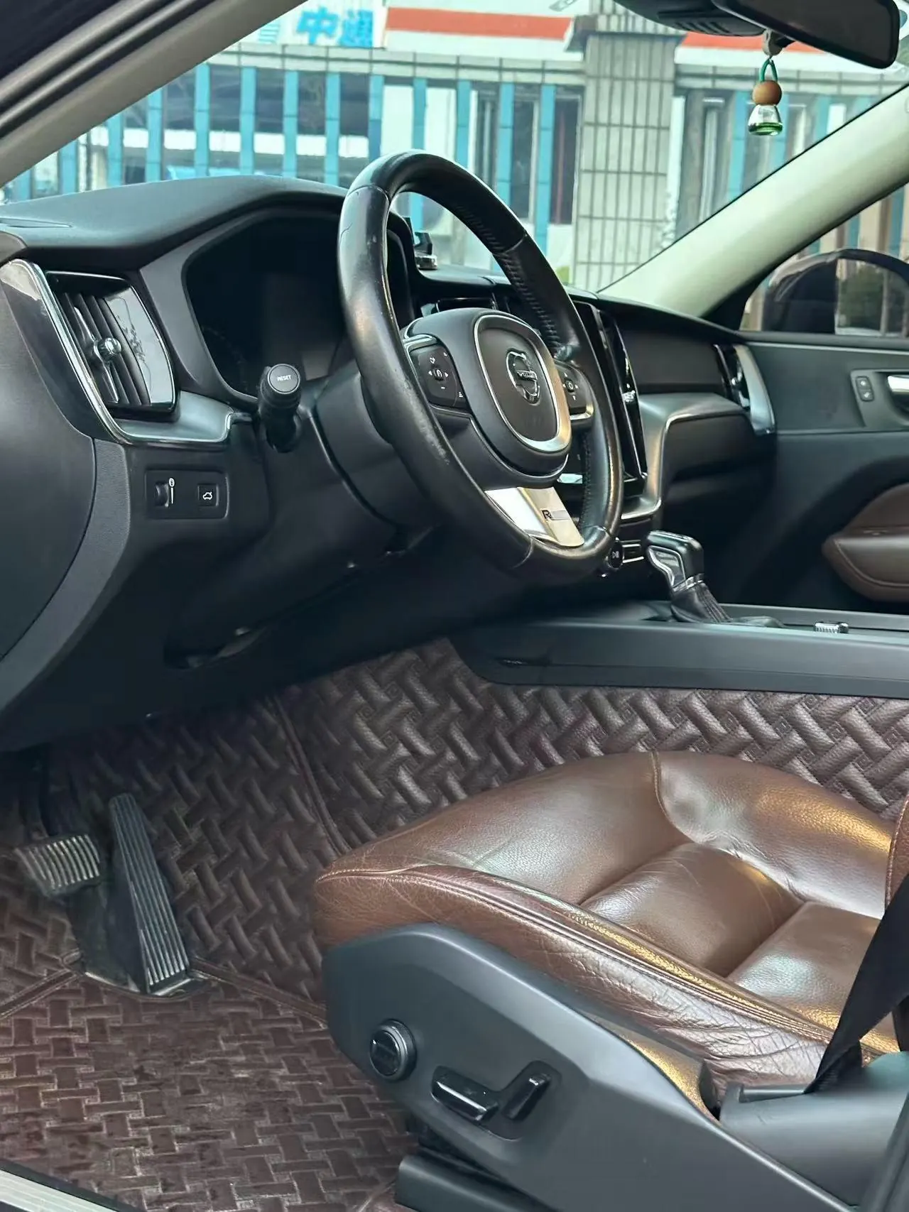 Volvo 2020 XC60 2.0T T5 4-wheel drive smart luxury automatic gear 4