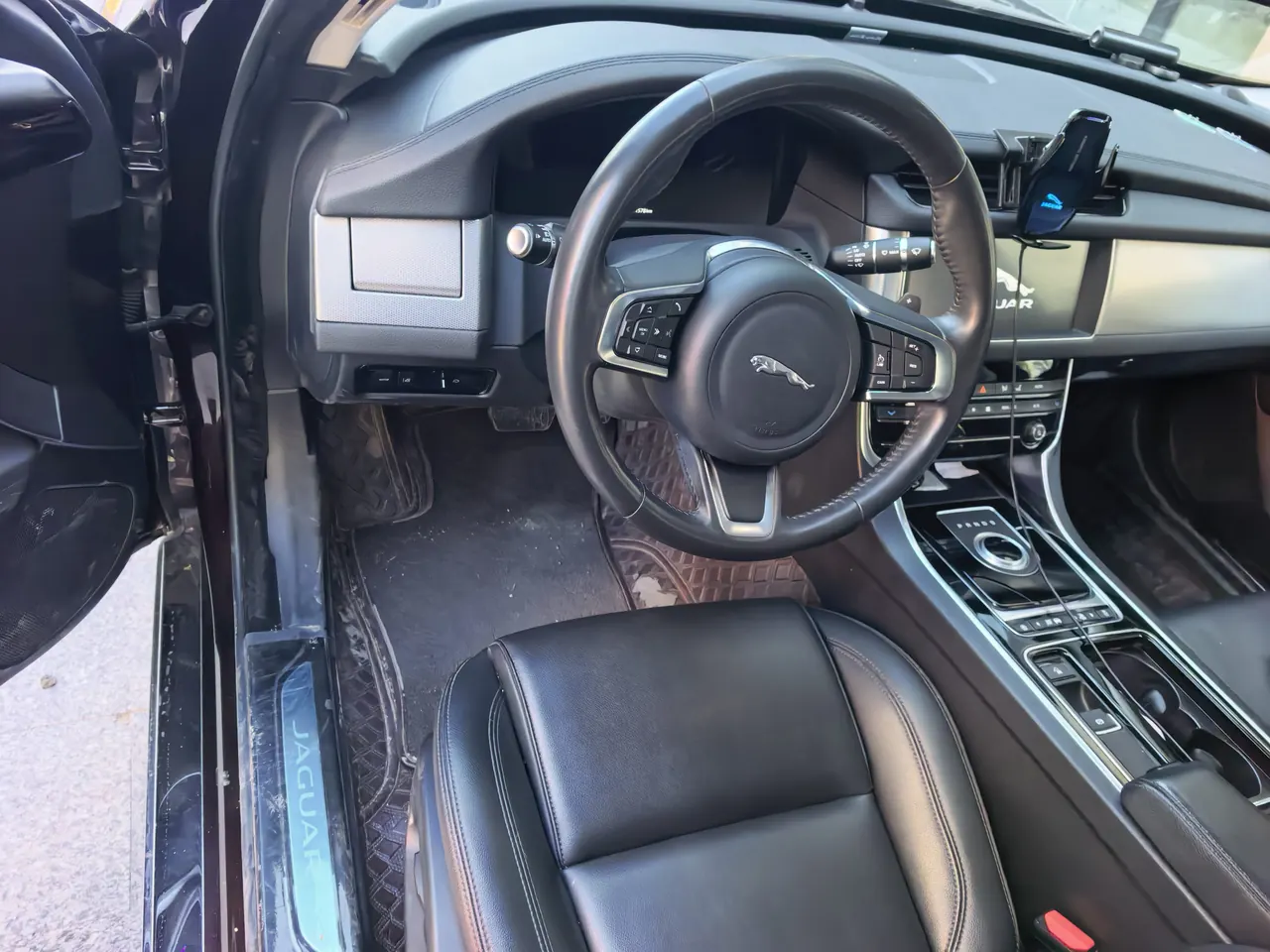 Jaguar 2021 XFL 2.0T P 10000.00g Drive Elite Deluxe Automatic Gear 3