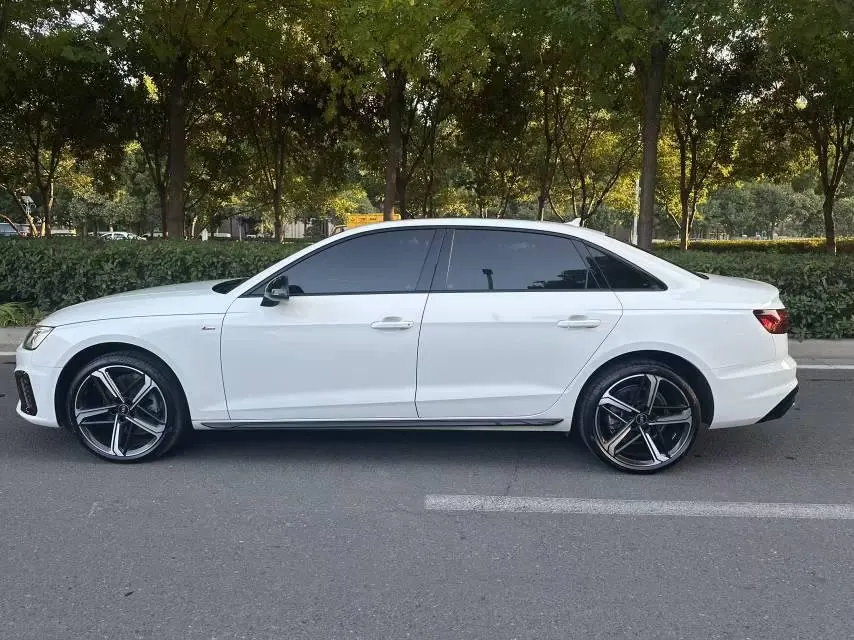 Audi 2024 A4L 2.0TFSI 40TFSI Deluxe Dynamic Automatic 2