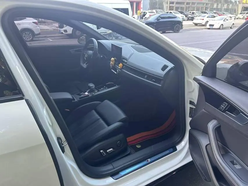 Audi 2024 A4L 2.0TFSI 40TFSI Deluxe Dynamic Automatic 6