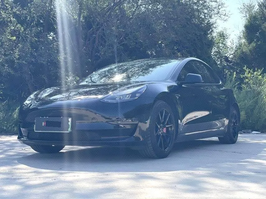 Open image lightbox: Tesla 2022 Model 3 rear-wheel drive version of automatic transmission