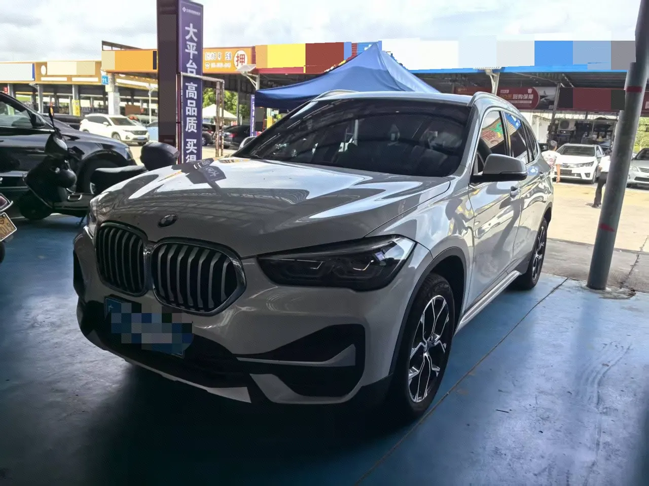 Открыть галерею: BMW 2020 X1 sDrive20Li 1.5T exclusive automatic gear