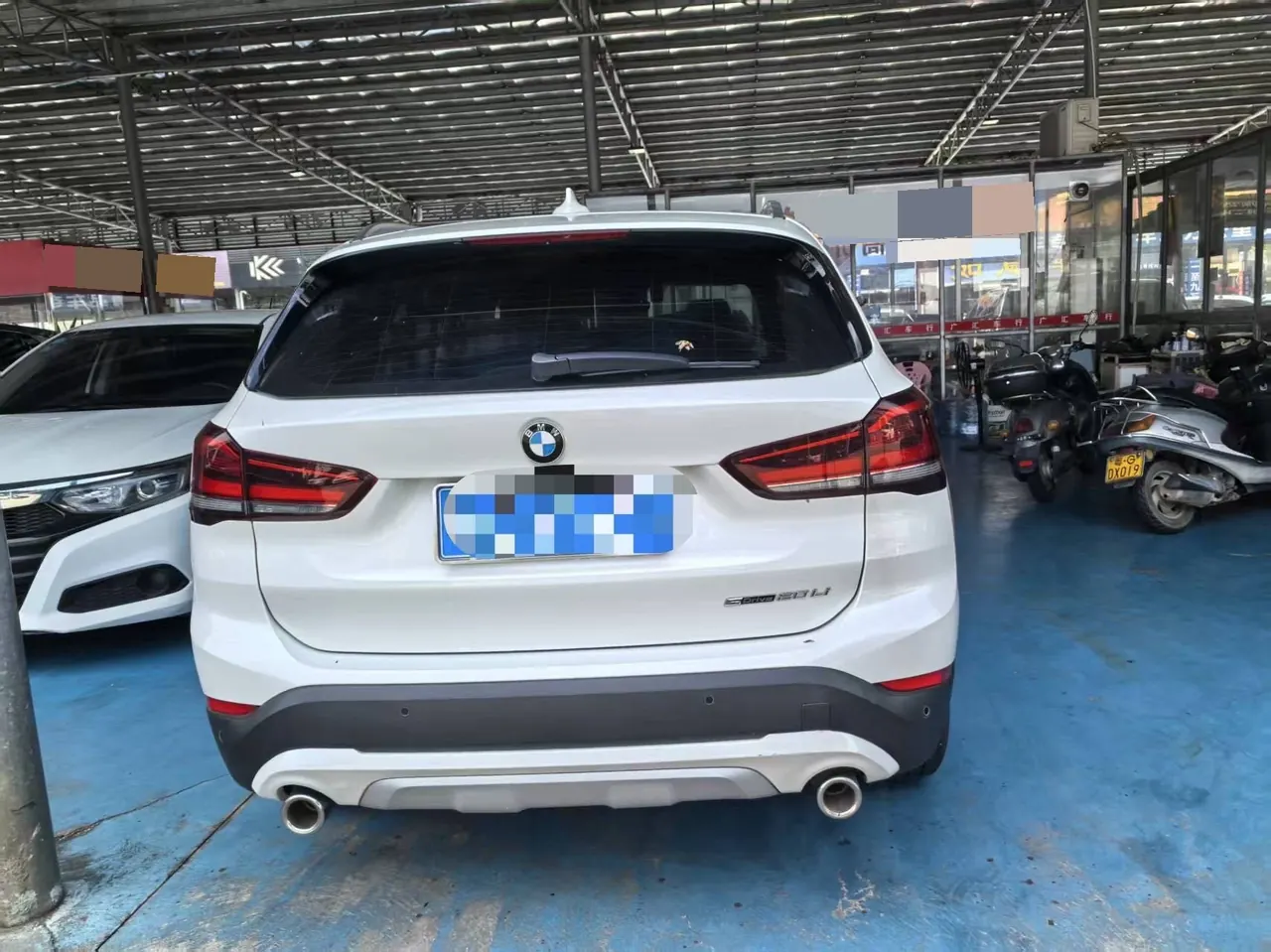 BMW 2020 X1 sDrive20Li 1.5T exclusive automatic gear 4