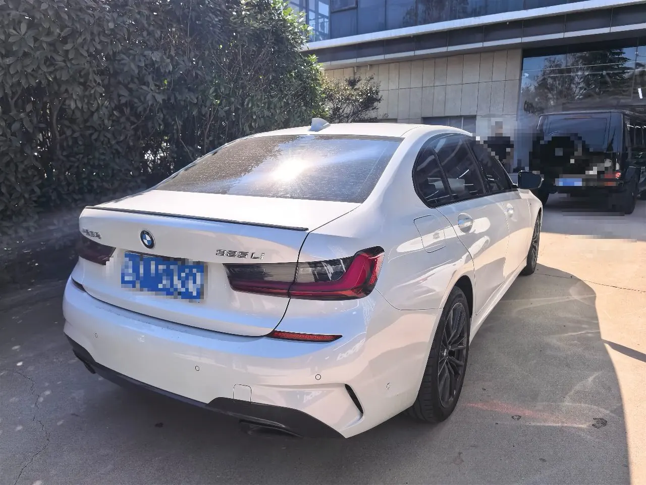 BMW 3 Series 2022 325Li 2.0T M Sports Obsidian Night Suit Automatic Gear 4