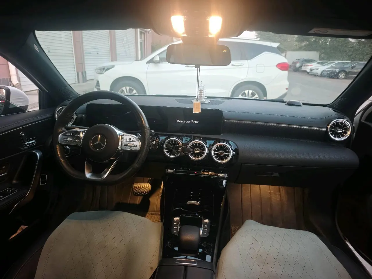 Mercedes Benz Class A 2022 A 200 L 1.3T Fashion (Change 3) Automatic 4