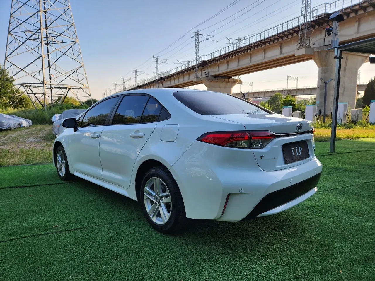 Toyota 2022 Lei Ling 1.2T Stepless 185T Deluxe Automatic Gear 4