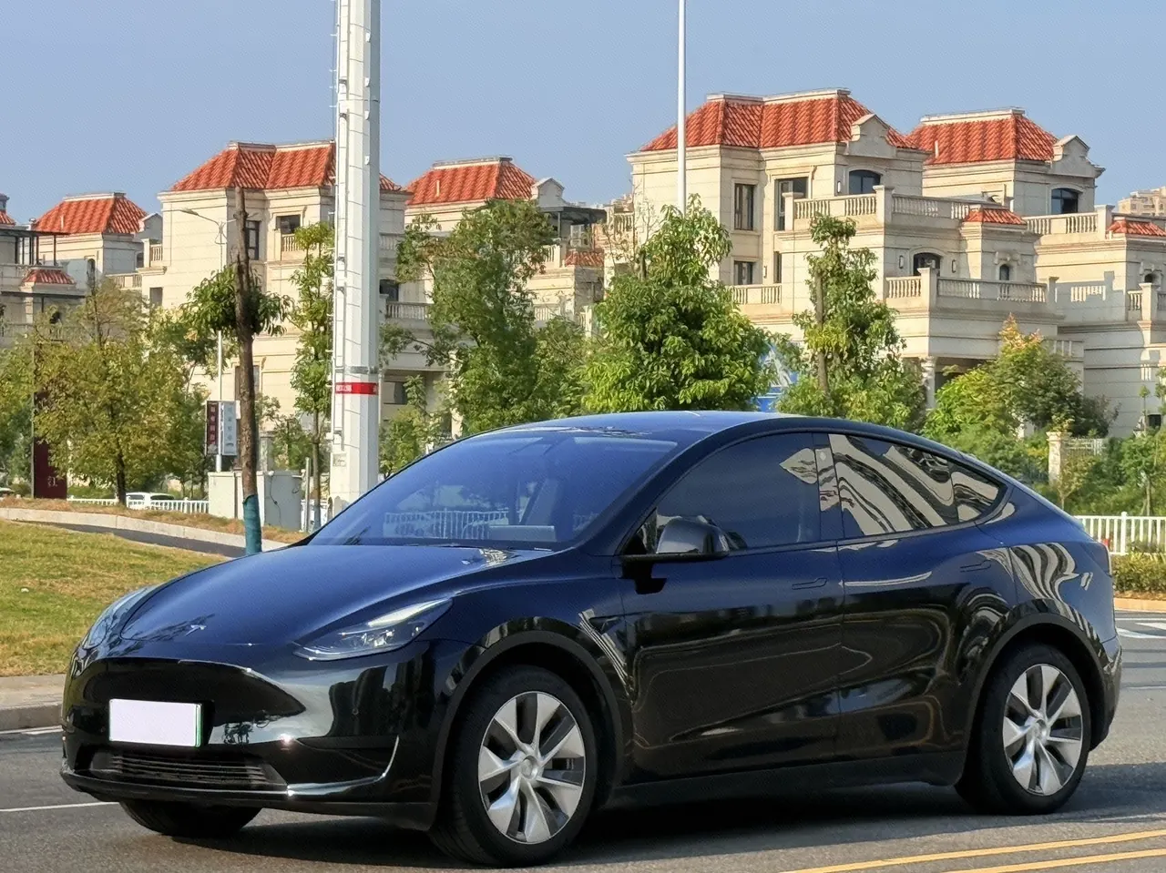Open image lightbox: Tesla 2022 Model Y rear-wheel drive version (facelift) automatic gear