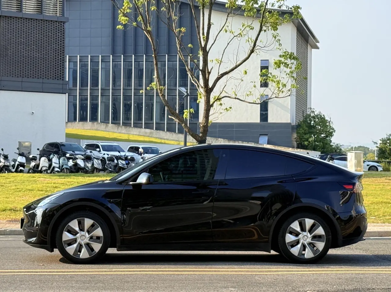 Tesla 2022 Model Y rear-wheel drive version (facelift) automatic gear 8