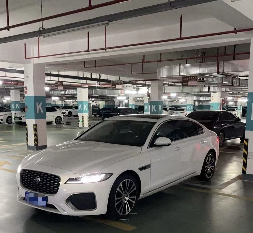 Открыть галерею: Jaguar 2023 XFL 2.0T P 12500.00g Drive Enjoy Deluxe Edition Automatic Gear