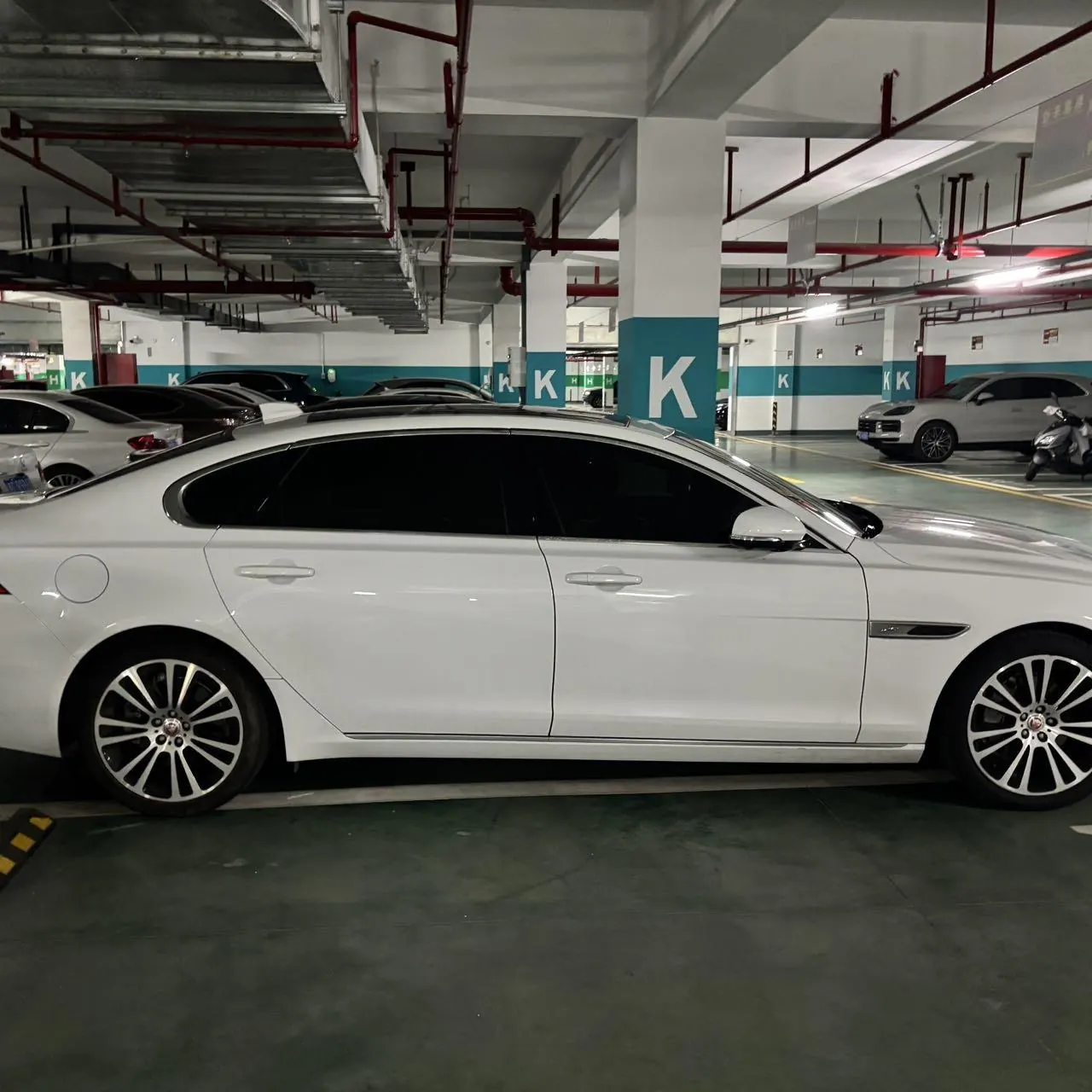 Jaguar 2023 XFL 2.0T P 12500.00g Drive Enjoy Deluxe Edition Automatic Gear 3