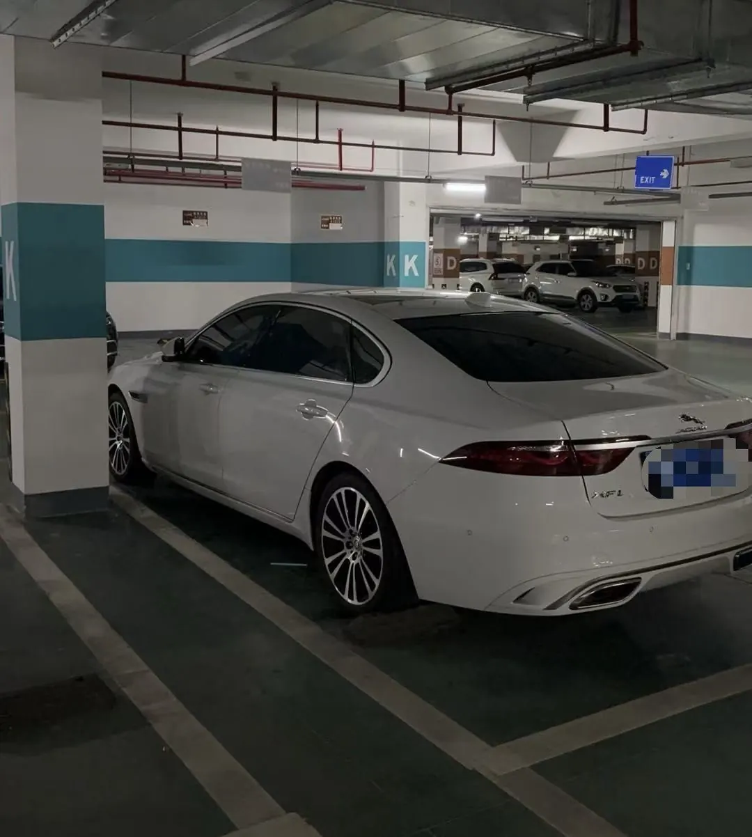 Jaguar 2023 XFL 2.0T P 12500.00g Drive Enjoy Deluxe Edition Automatic Gear 4