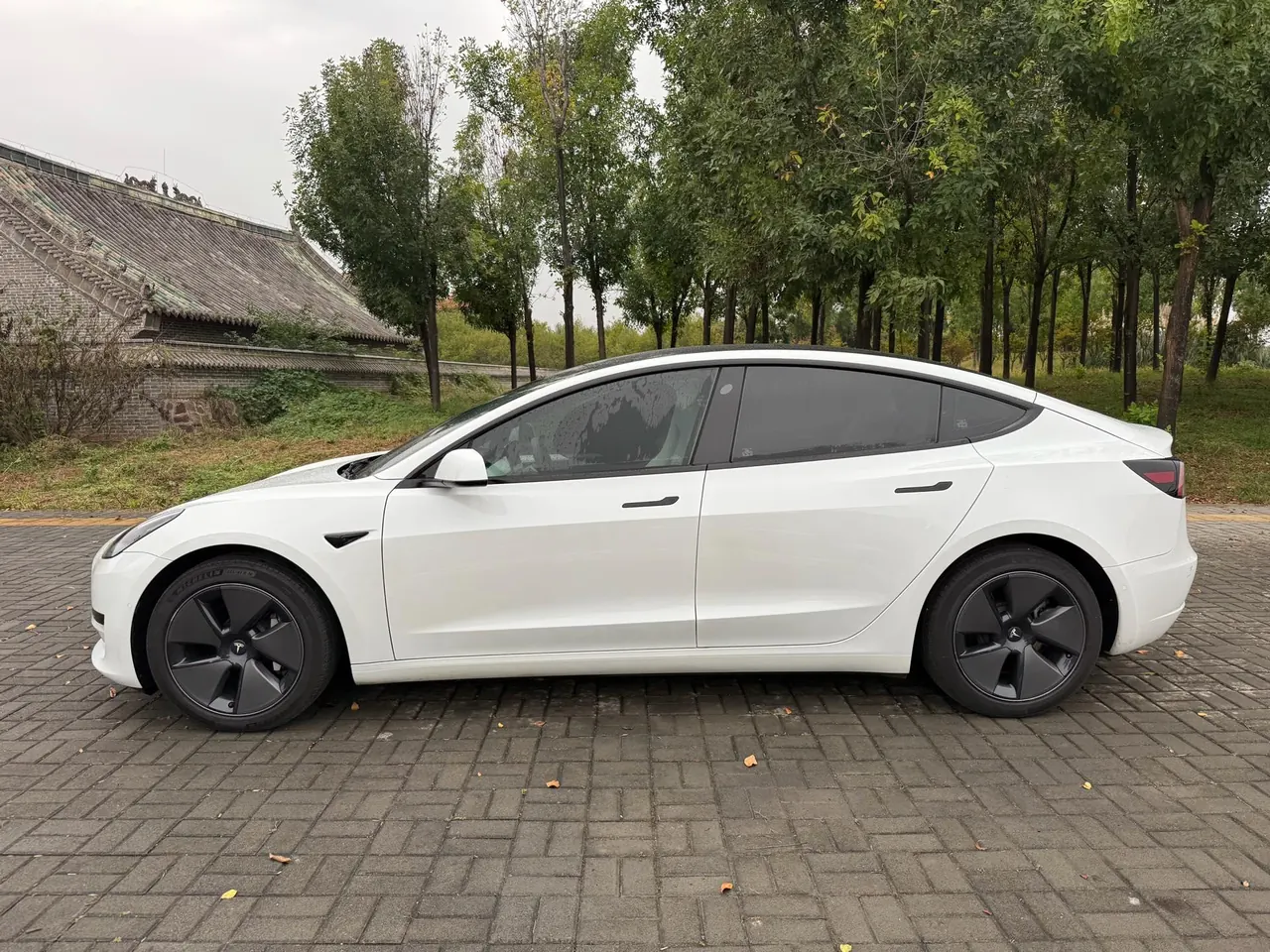 Tesla 2022 Model 3 rear-wheel drive version of automatic transmission 2