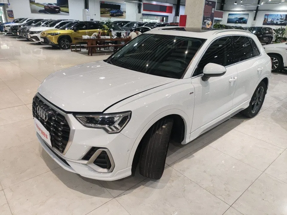 Открыть галерею: Audi 2023 Q3 1.4TFSI 35TFSI Fashion Dynamic Automatic