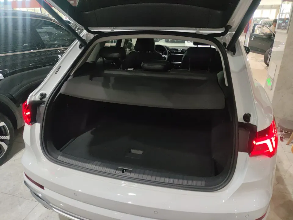 Audi 2023 Q3 1.4TFSI 35TFSI Fashion Dynamic Automatic 3