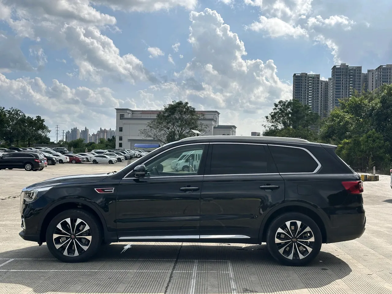 HongQi 2022 HS7 3.0T 4-wheel drive smart flag-sharing version 5-seat automatic gear 5