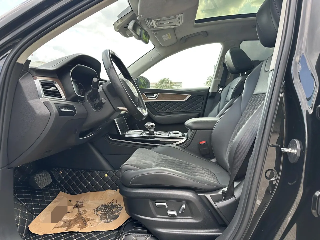 HongQi 2022 HS7 3.0T 4-wheel drive smart flag-sharing version 5-seat automatic gear 6