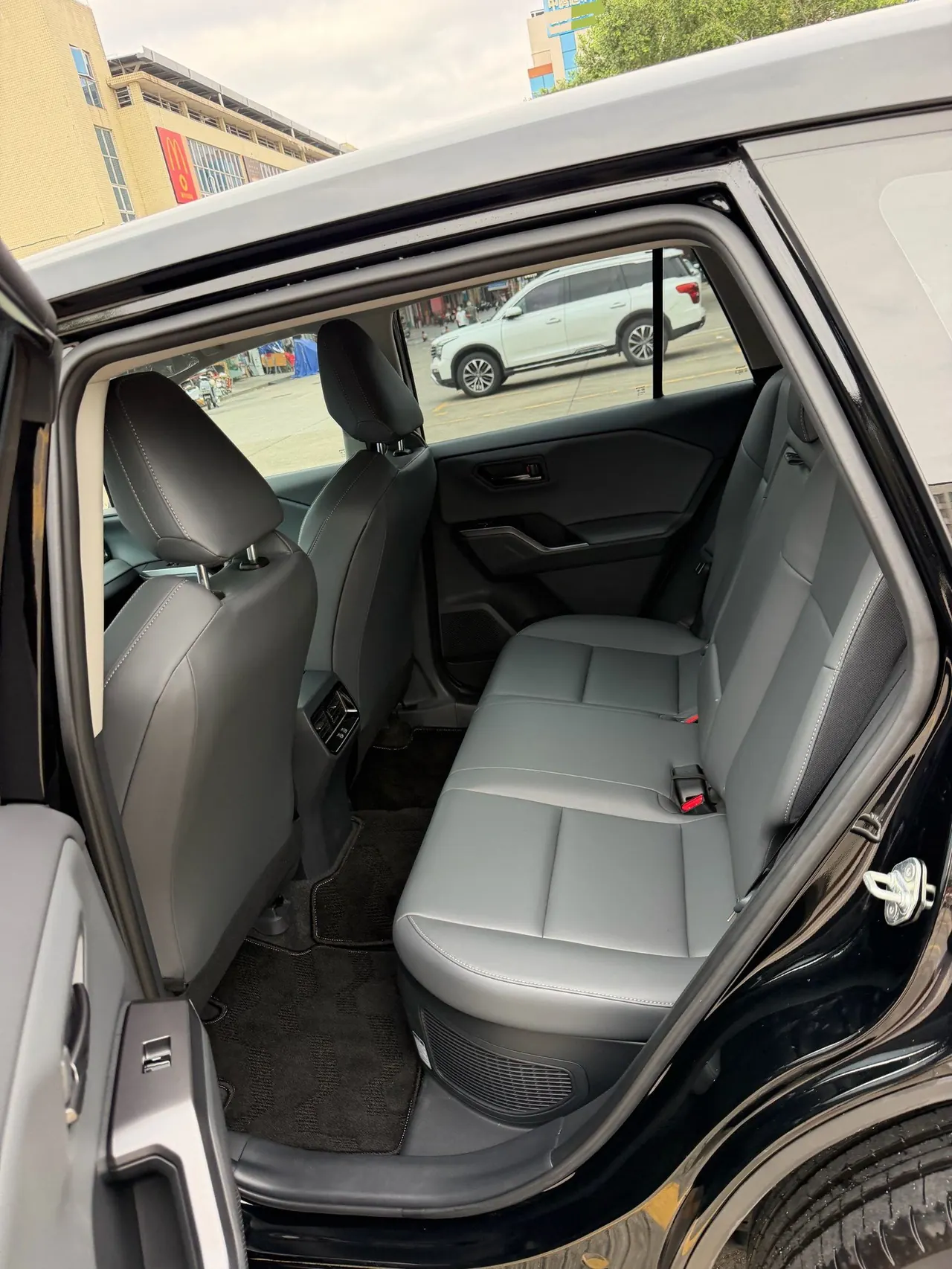 Toyota 2026 RAV4 Rongfang Double Engine 2.0 Stepless Two-Drive Elite Automatic Gear 4