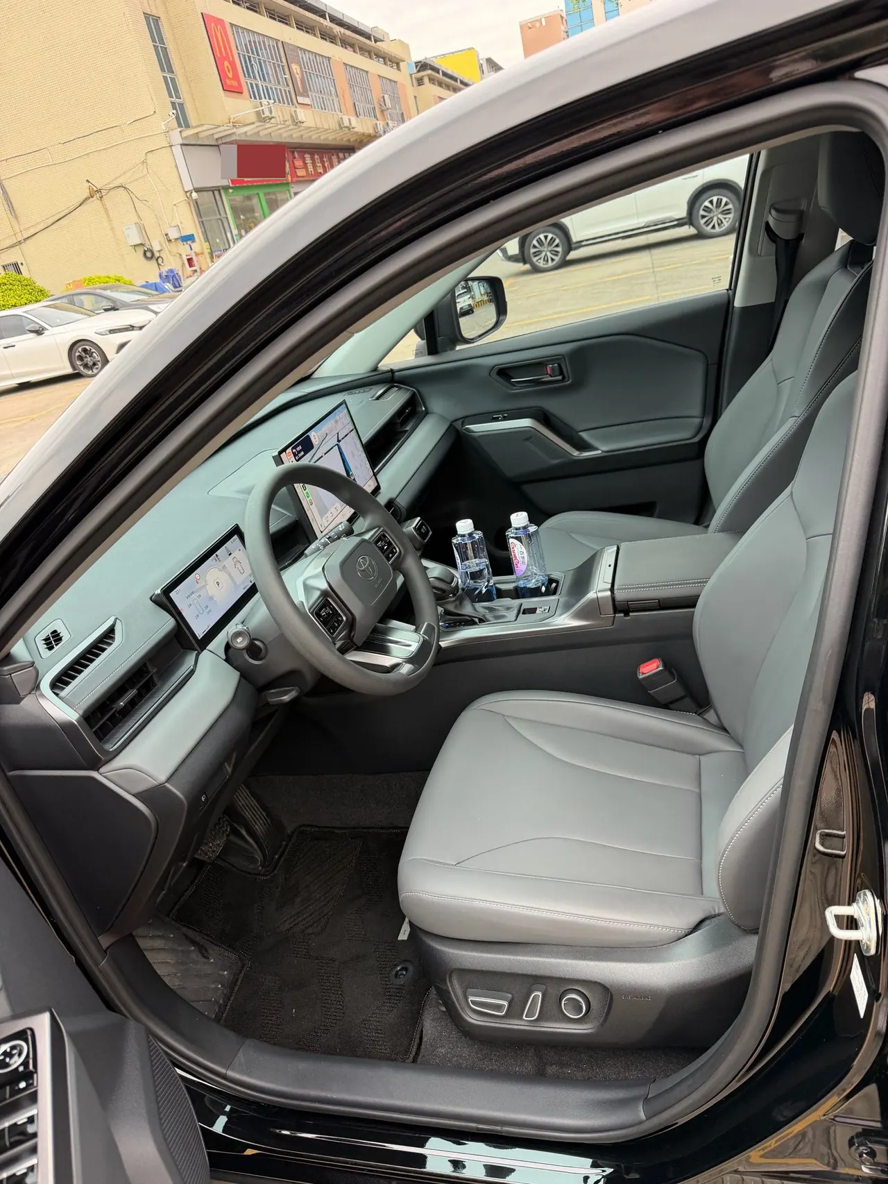 Toyota 2026 RAV4 Rongfang Double Engine 2.0 Stepless Two-Drive Elite Automatic Gear 5