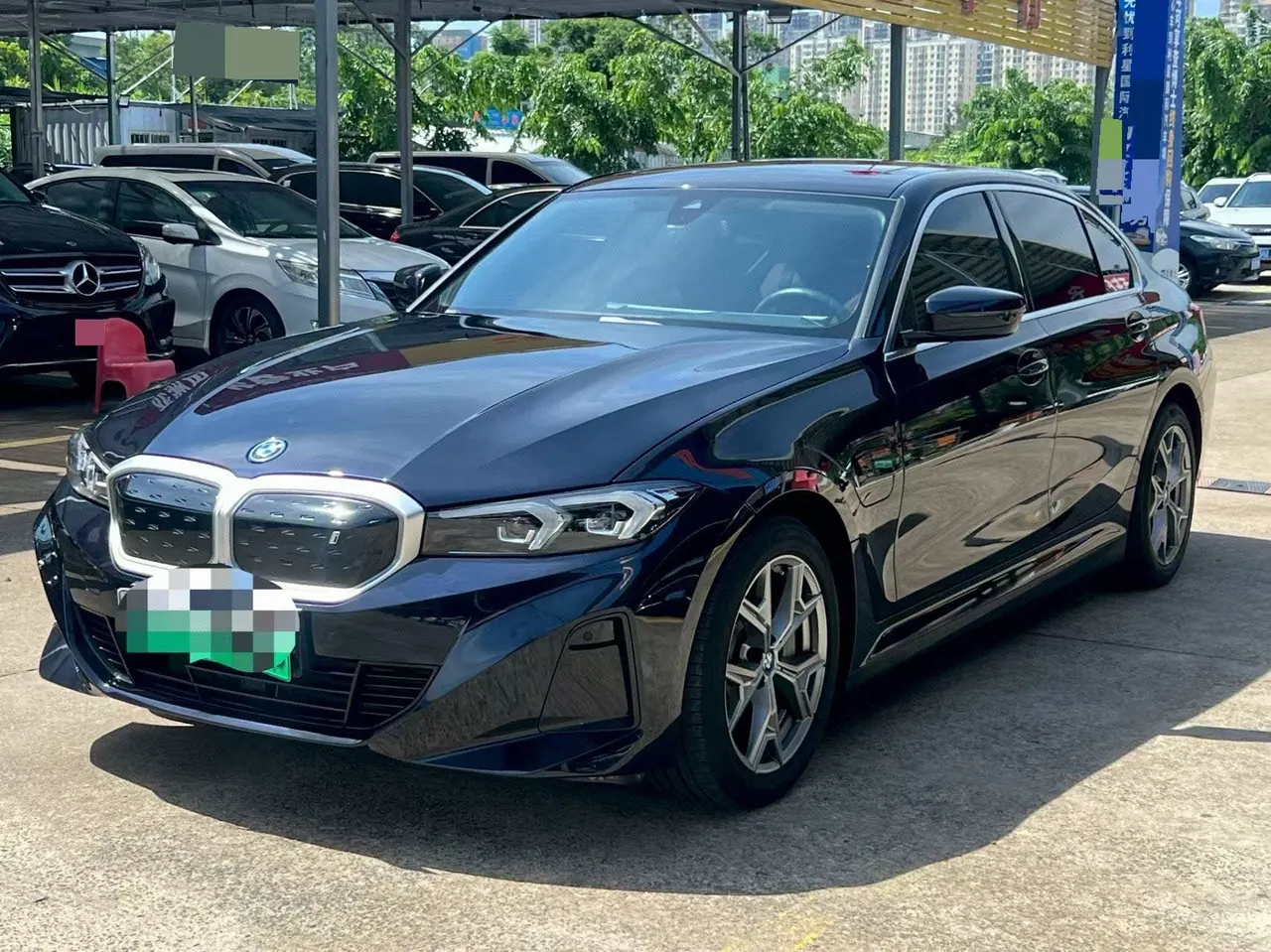Open image lightbox: BMW 2022 i3 eDrive 35L automatic gear