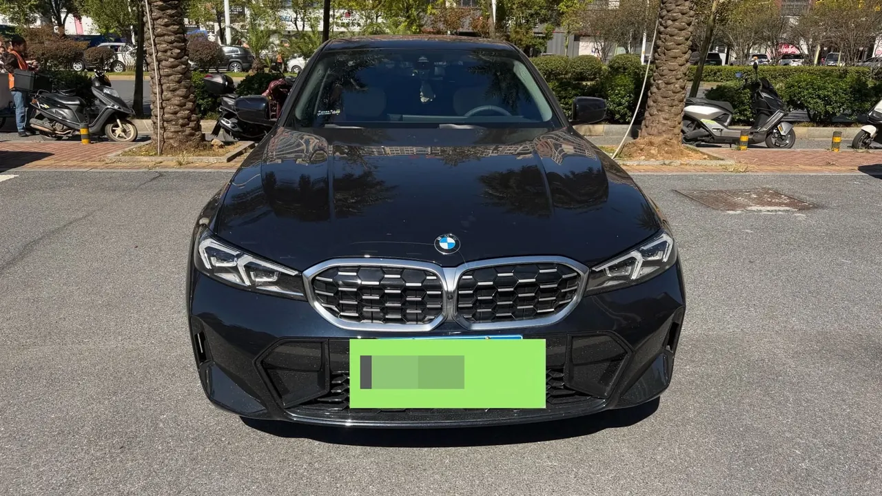 BMW 3 Series 2026 325i 2.0T M Sports Suit Automatic Gear 2