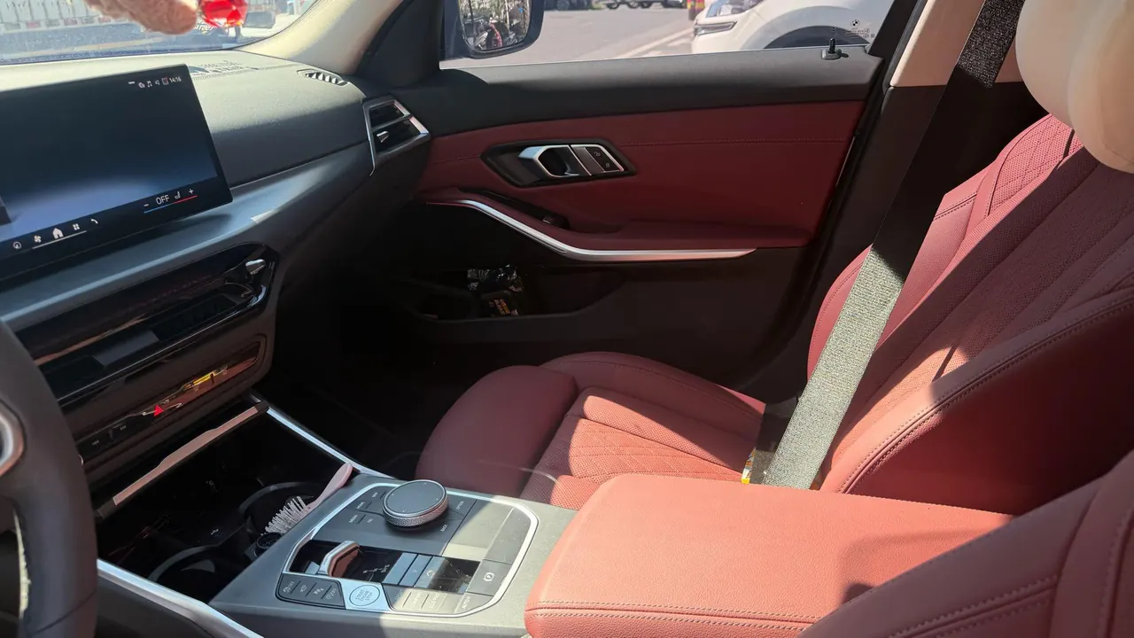 BMW 3 Series 2026 325i 2.0T M Sports Suit Automatic Gear 5