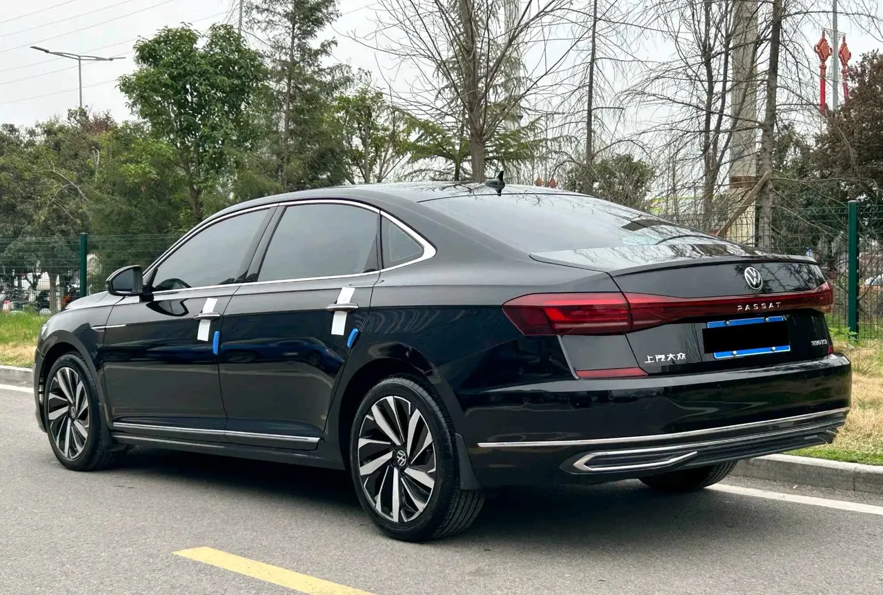 Volkswagen 2022 Passat 2.0TSI 330TSI Deluxe Edition Automatic 2