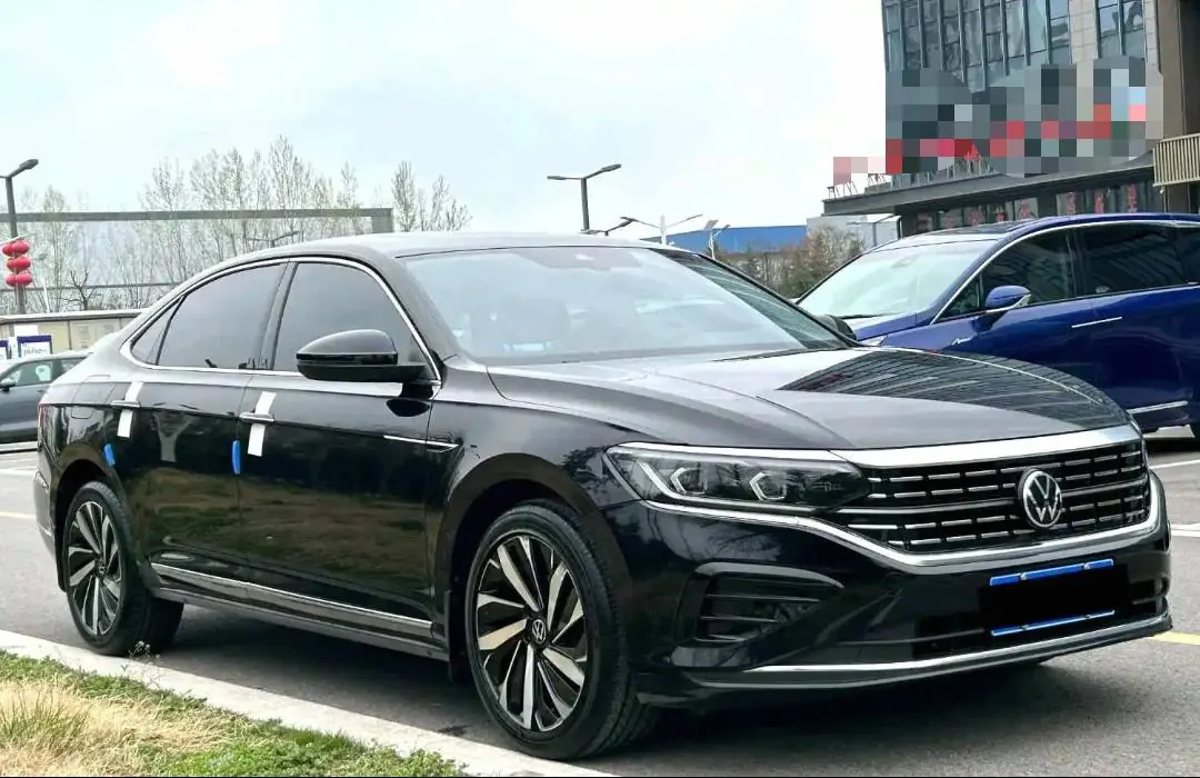 Volkswagen 2022 Passat 2.0TSI 330TSI Deluxe Edition Automatic 3