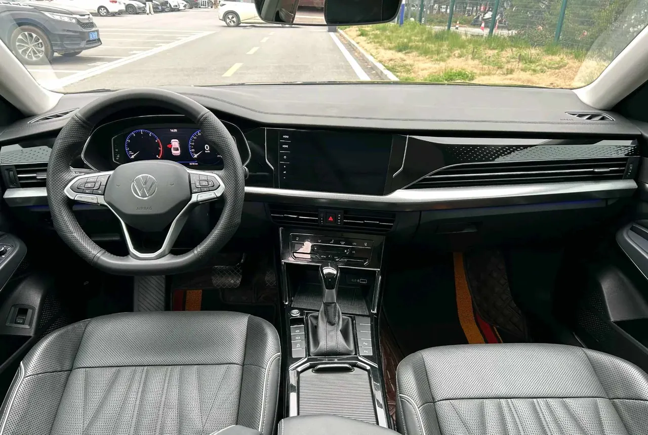 Volkswagen 2022 Passat 2.0TSI 330TSI Deluxe Edition Automatic 4