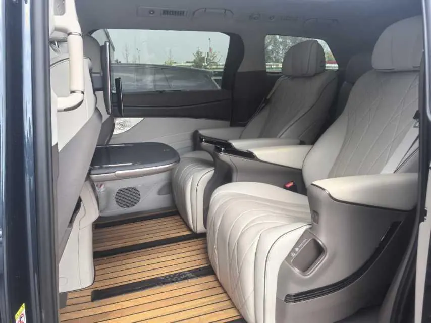 Denza 2022 Denza D9 DM-i 1.5T Stepless 970 Four-wheel Drive Honorable Automatic Gear 6