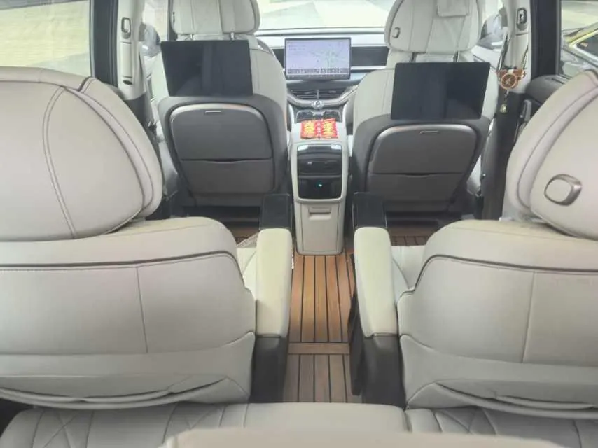 Denza 2022 Denza D9 DM-i 1.5T Stepless 970 Four-wheel Drive Honorable Automatic Gear 8