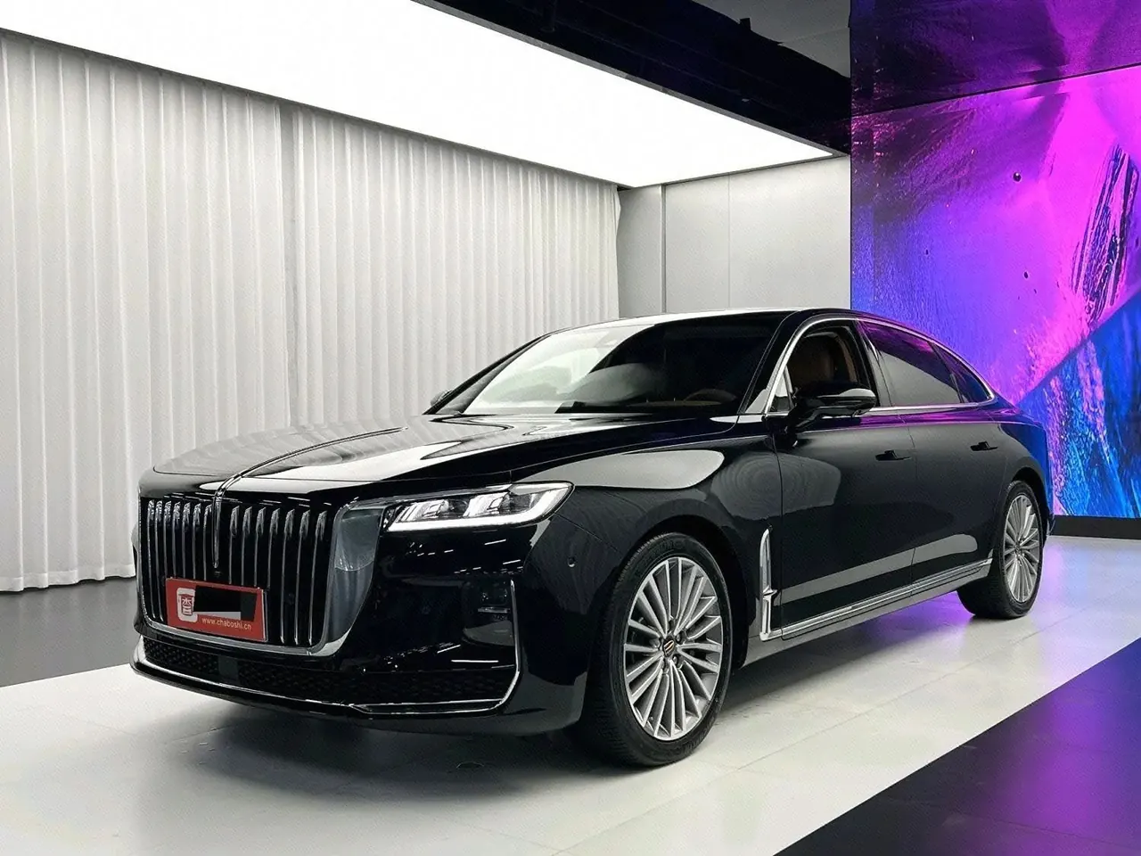 Открыть галерею: HongQi 2020 H9 48V 2.0T Zhilian Qi Chang Edition Automatic Gear