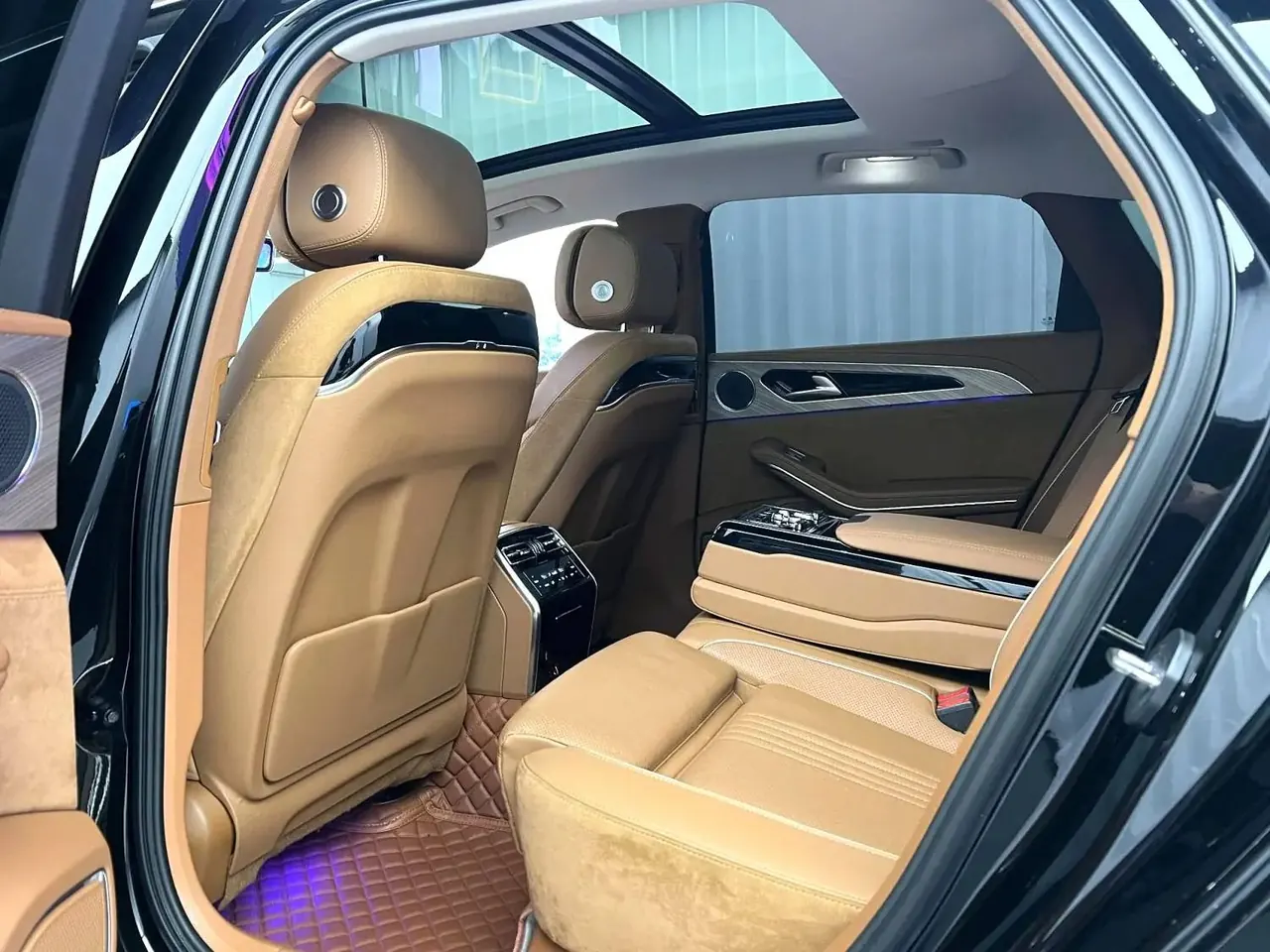 HongQi 2020 H9 48V 2.0T Zhilian Qi Chang Edition Automatic Gear 3