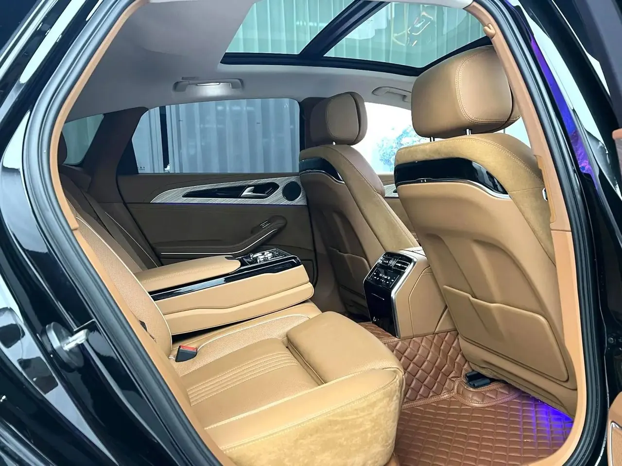 HongQi 2020 H9 48V 2.0T Zhilian Qi Chang Edition Automatic Gear 5