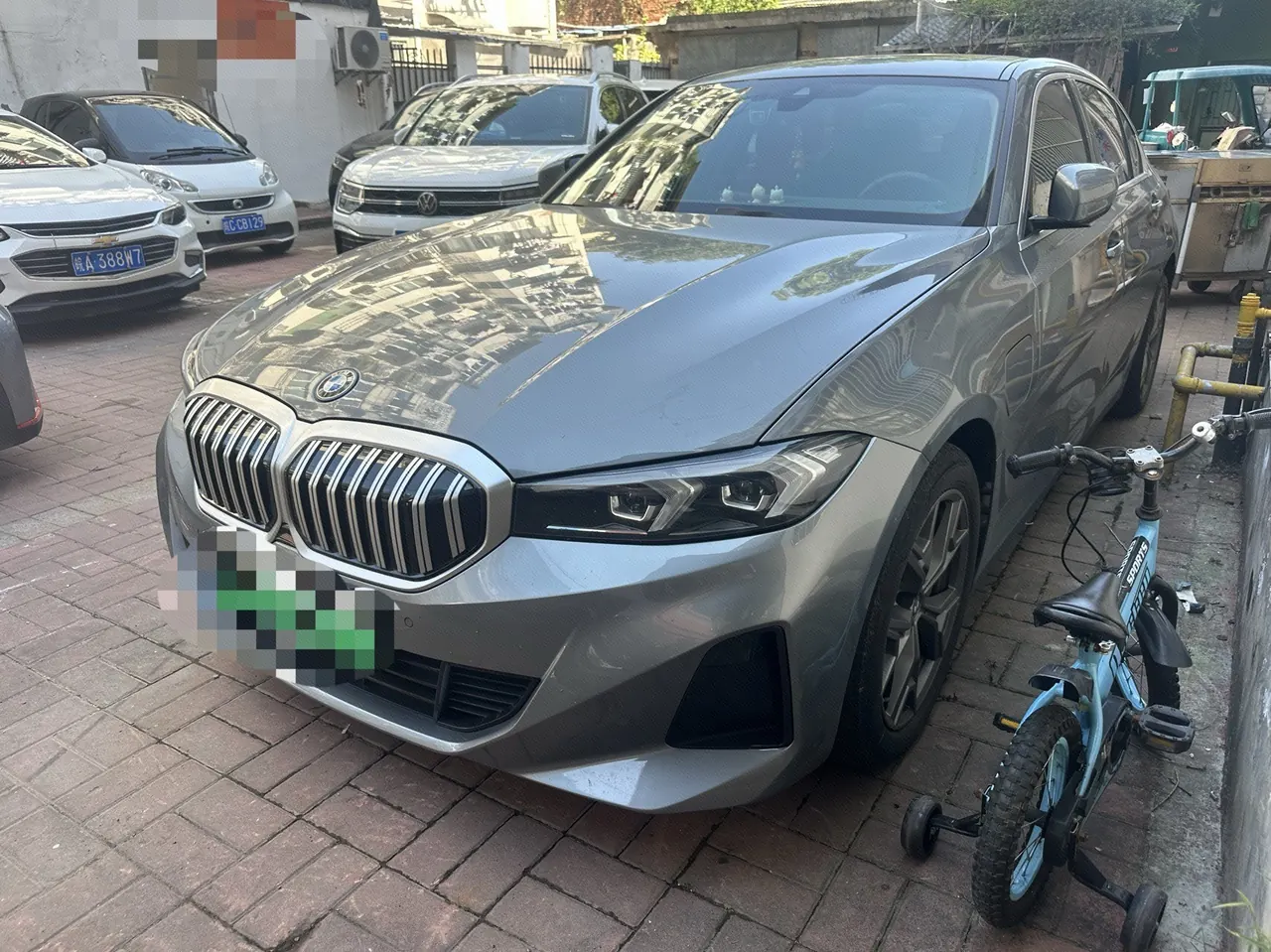 Open image lightbox: BMW 2022 i3 eDrive 35L automatic gear