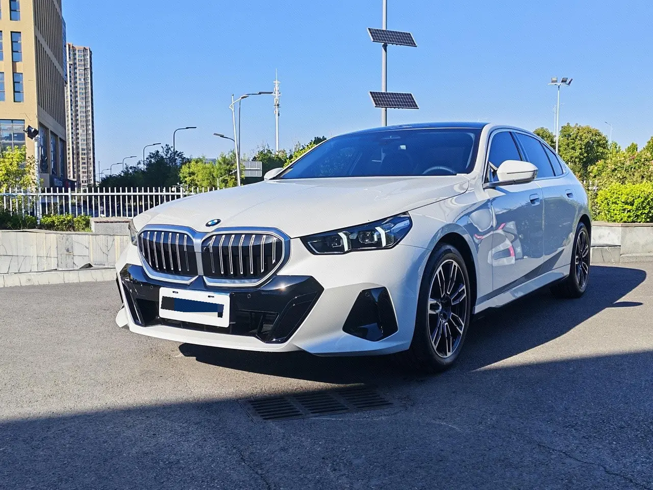 Открыть галерею: BMW 5 Series 2026 525Li 48V 2.0T M Sports Suit (Modified) Automatic Gear