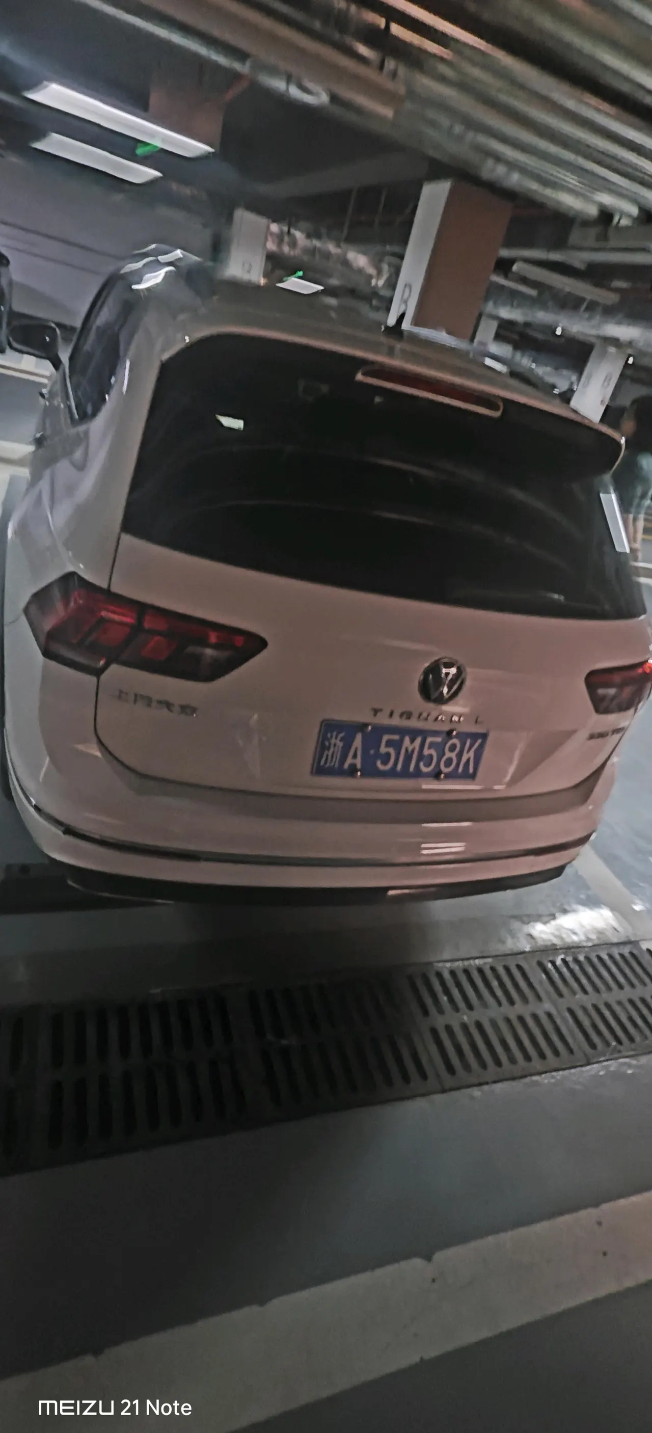 Volkswagen 2021 Tiguan L R-Line 2.0TSI 330TSI Two-Drive Overdrive Automatic Gear 2
