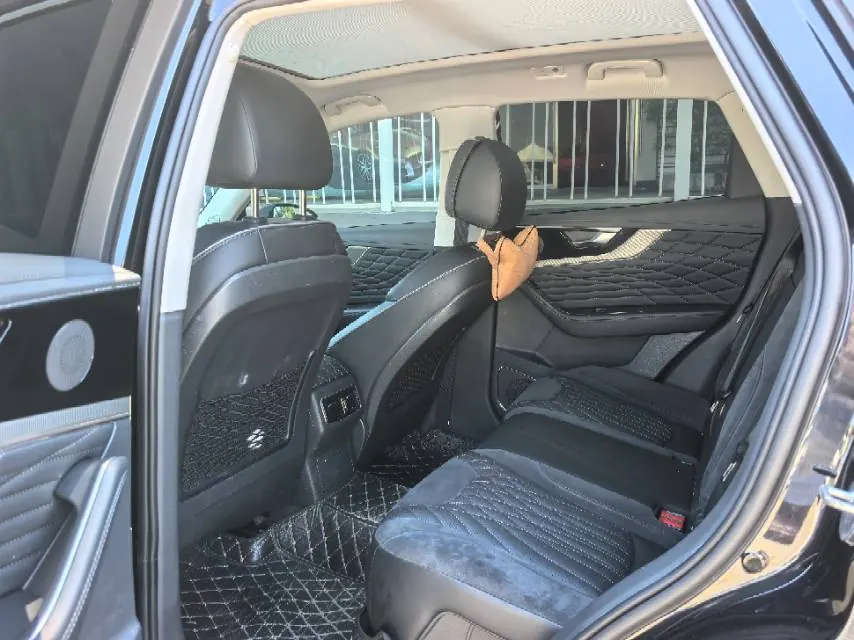 HongQi 2022 HS5 2.0T 4-wheel drive smart flag-sharing version automatic gear 4