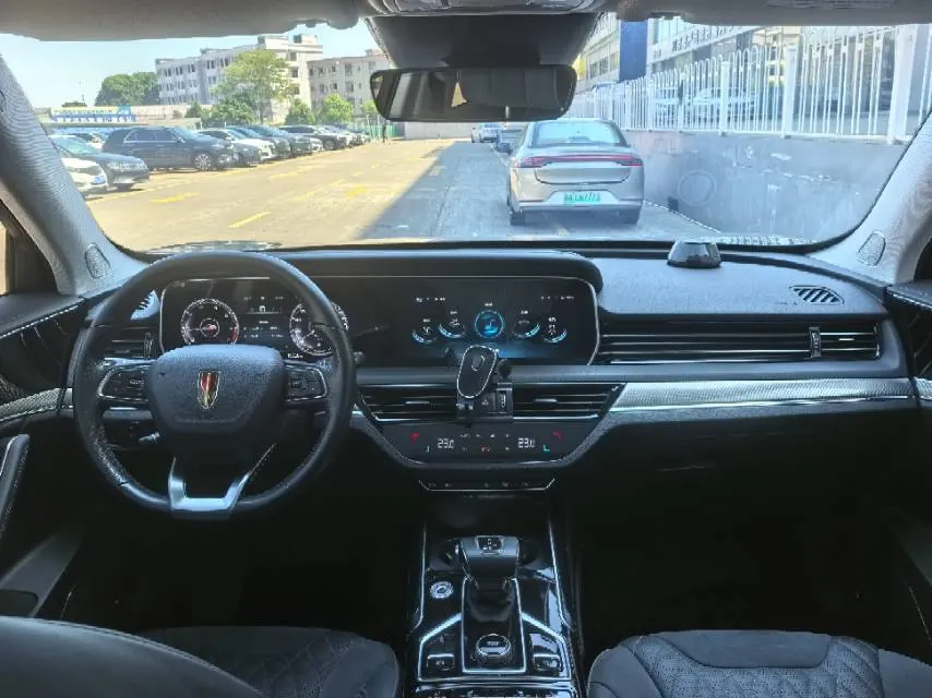 HongQi 2022 HS5 2.0T 4-wheel drive smart flag-sharing version automatic gear 5