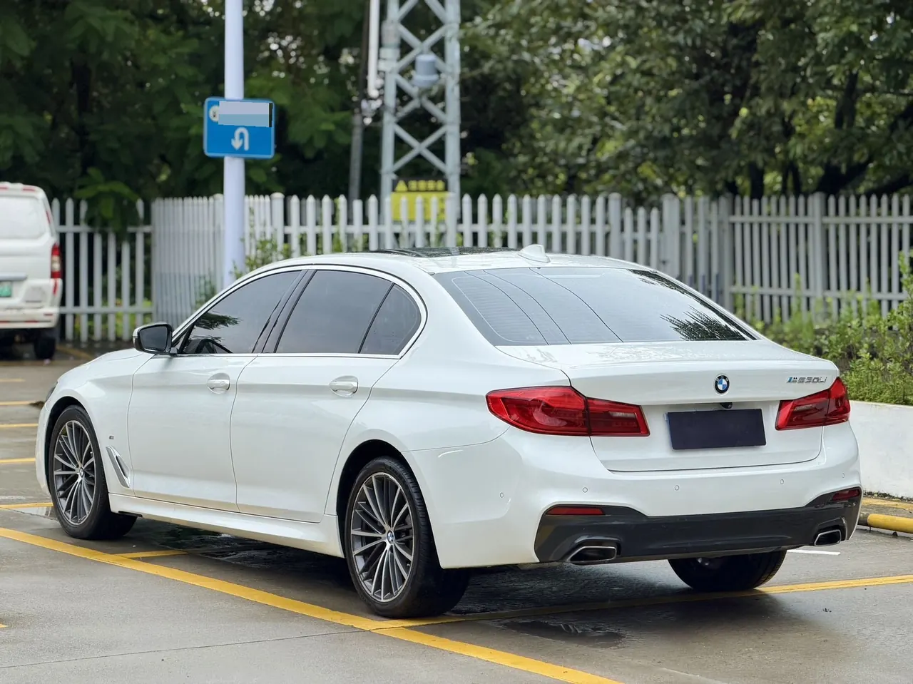 BMW 5 Series 2020 530Li 2.0T Leading M Sports Suit Automatic Gear 3