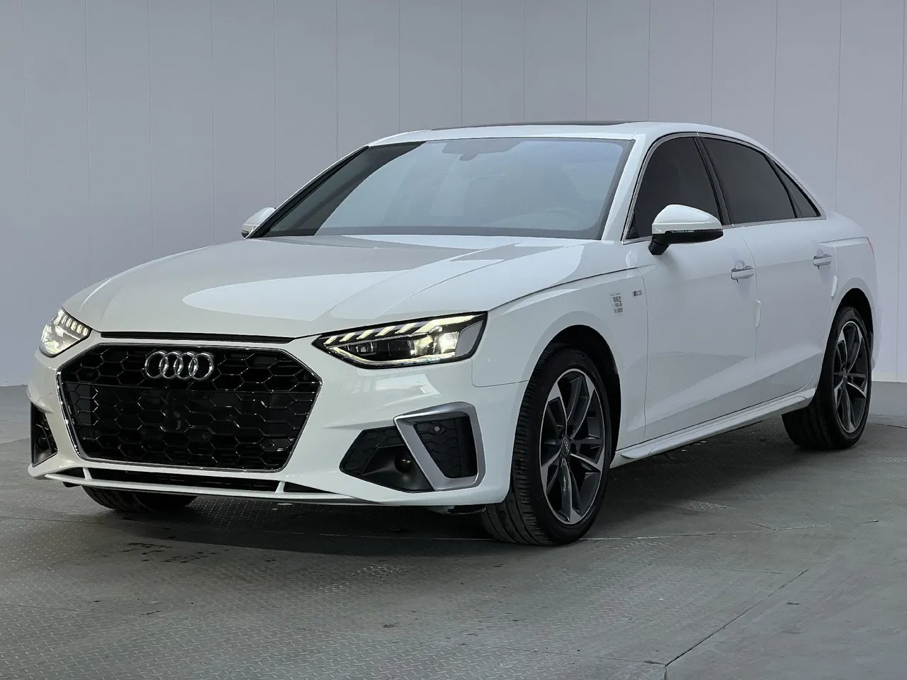 Open image lightbox: Audi 2020 A4L 2.0TFSI 35TFSI Fashion Dynamic Automatic