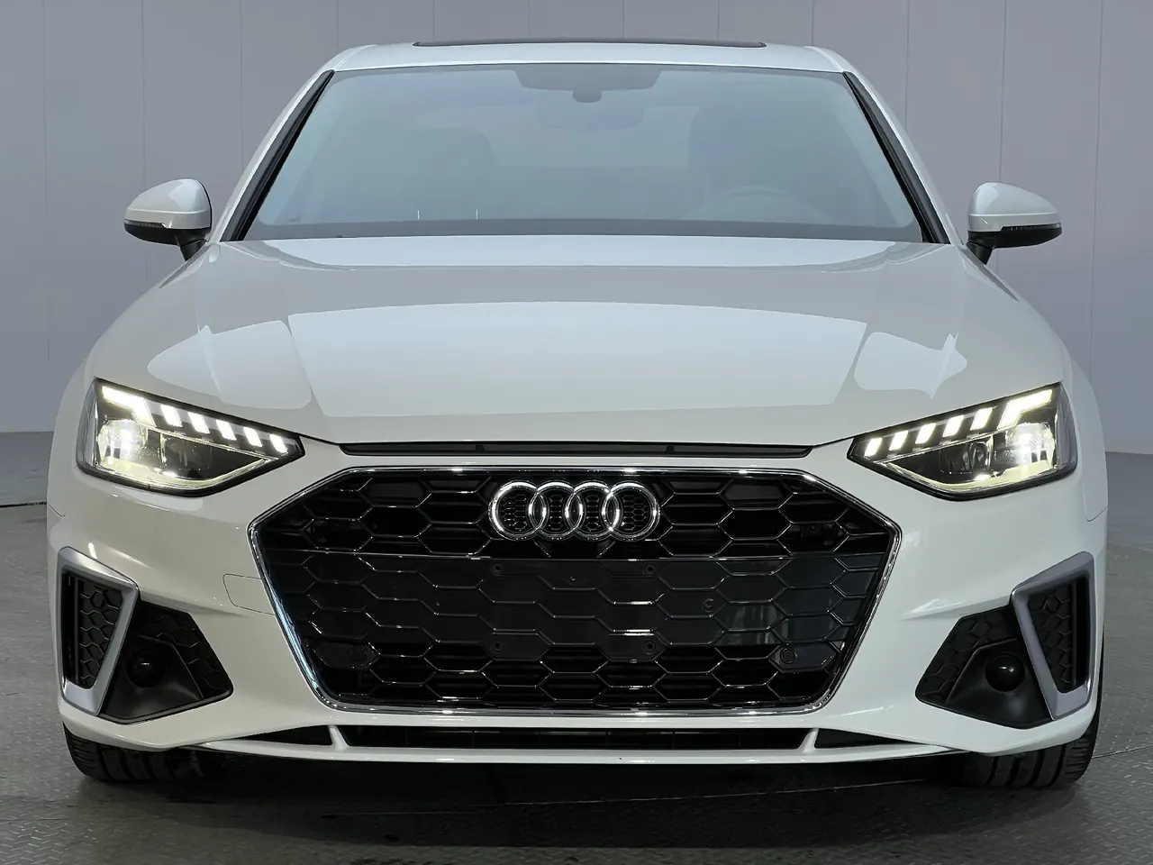 Audi 2020 A4L 2.0TFSI 35TFSI Fashion Dynamic Automatic 2