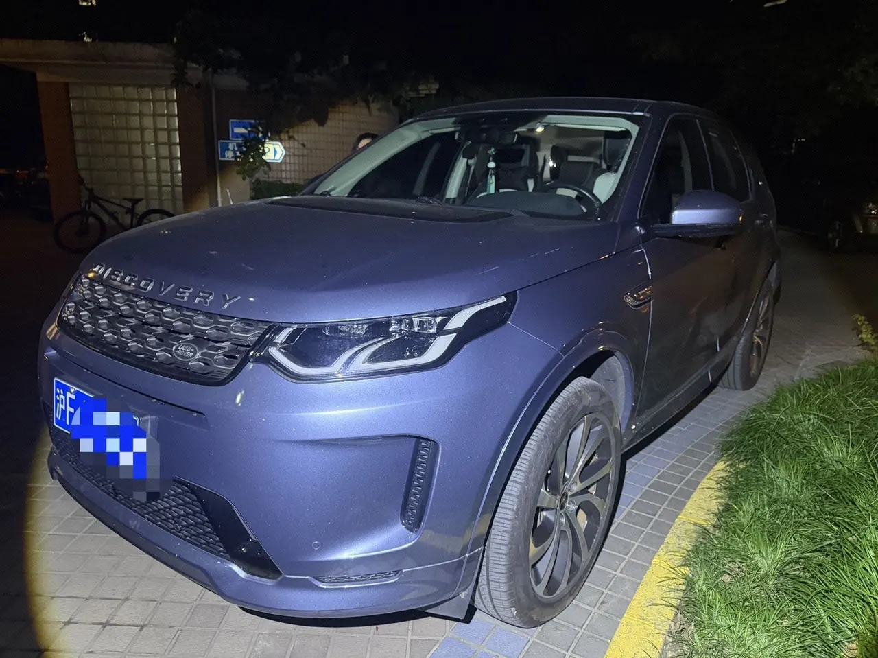 Open image lightbox: Land Rover 2020 Discovery Sports Edition 48V 2.0T 249PS R-Dynamic SE Performance Technology Edition 5-seat Automatic Gear