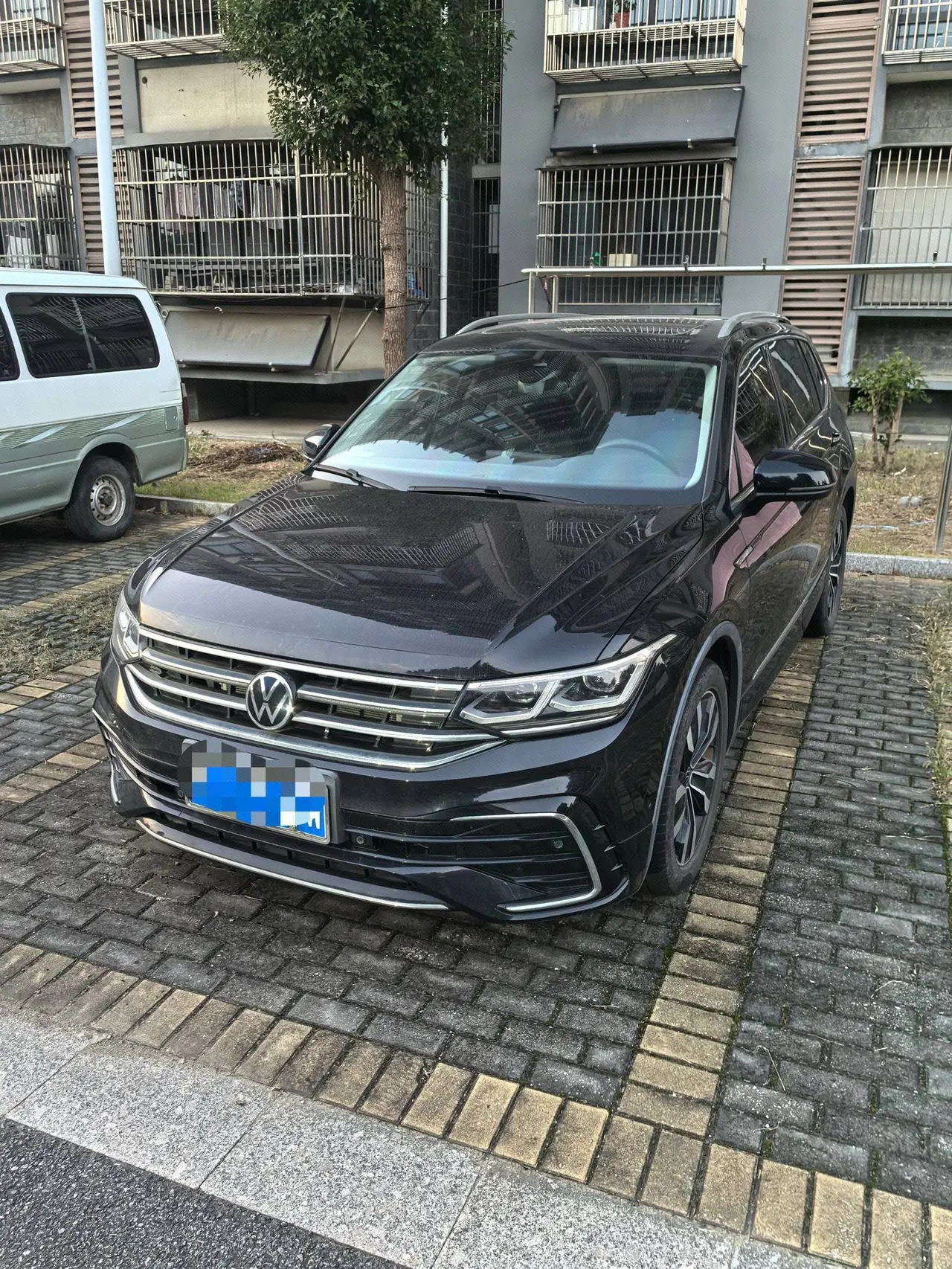 打开图片灯箱:Volkswagen 2023 Tiguan L R-Line 2.0TSI 330TSI Two-Drive R-Line Ultimate Automatic Gear