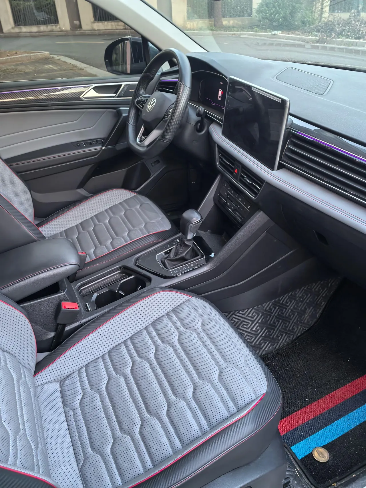 Volkswagen 2023 Tiguan L R-Line 2.0TSI 330TSI Two-Drive R-Line Ultimate Automatic Gear 8