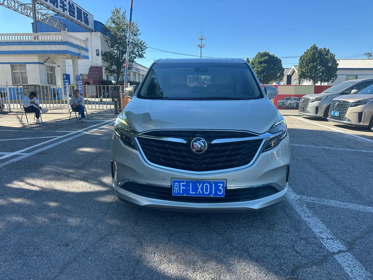 Buick 2022 GL8 ES Lu Zun 48V 2.0T 653T Luxury Automatic Gear 2