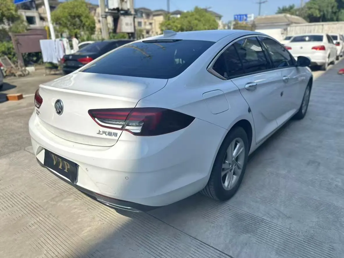 Buick 2020 Regal 1.5T 552T Luxury Automatic Gear 2